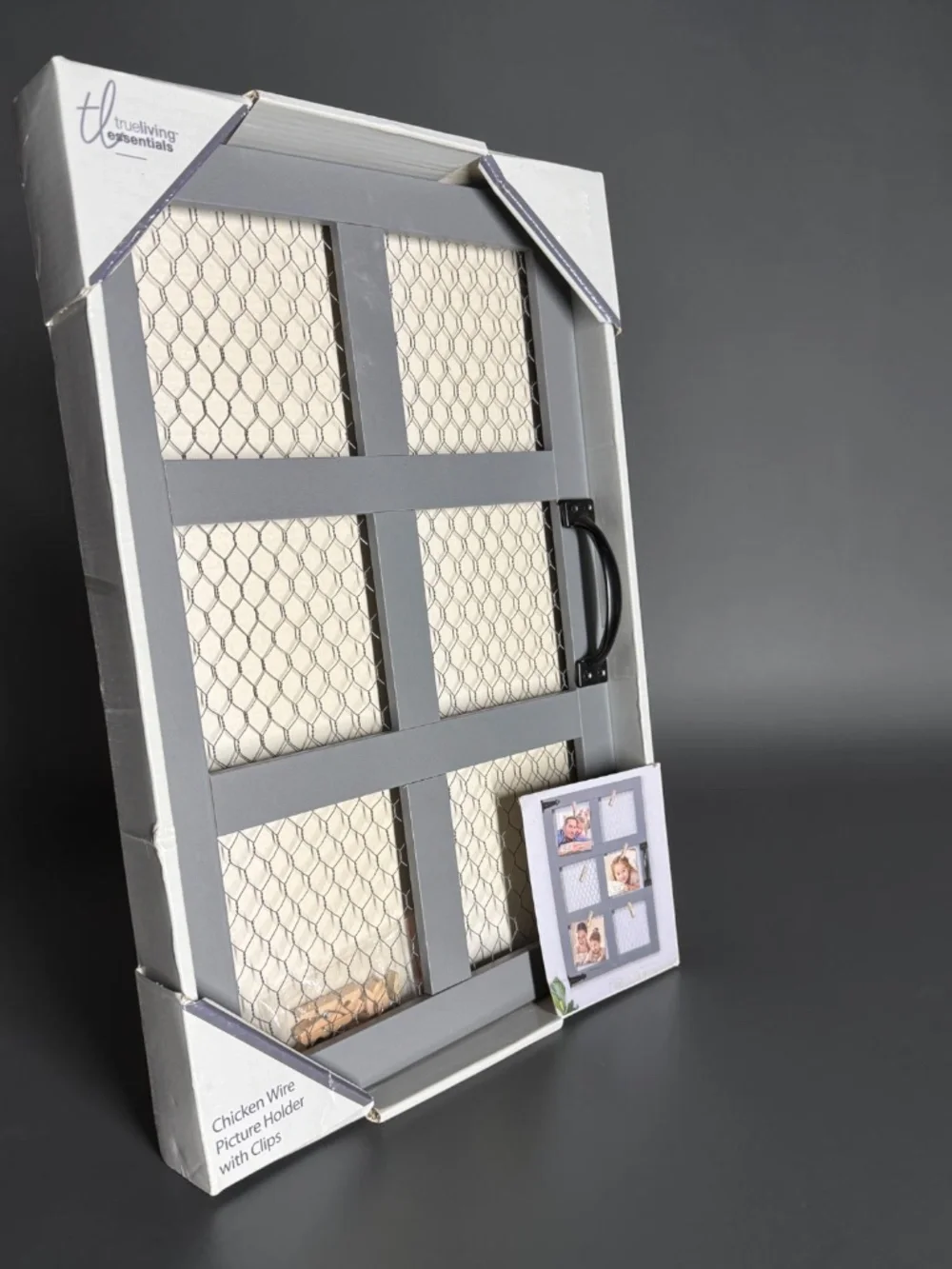 NOT FOR SALE - Chicken Wire Picture Holder w Clips Farmhouse Wall Decor NEW